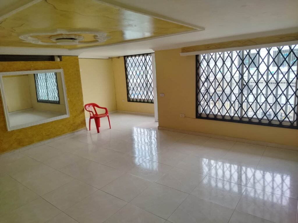 VIVIENDA TRES PISOS – Barrio El Cristal image 2