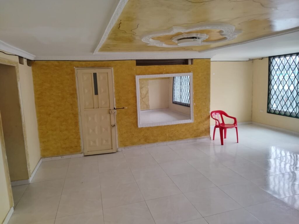 VIVIENDA TRES PISOS – Barrio El Cristal image 3
